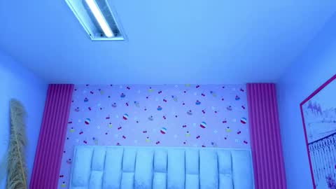 emily_mills_s online show from December 15, 8:47 pm