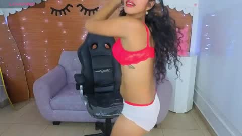 emily_smith_t online show from April 23, 7:49 pm