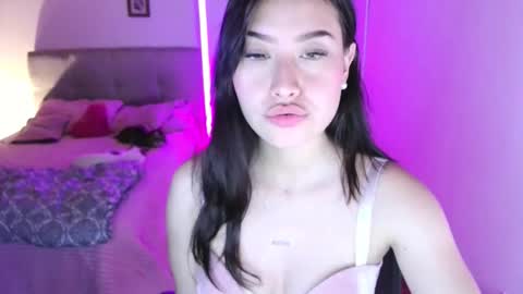 Snapshot of emily_swan_04 chatting on September 30, 1:55 am Emily  Swan online show from September 30, 1:55 am