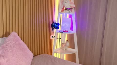 Emily online show from April 11, 12:31 pm