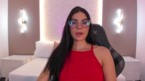 emily_tolson online show from February 6, 7:39 pm