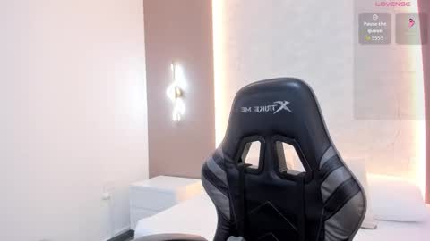 emily_tolson online show from December 21, 1:04 pm