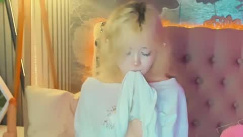 Baby Emelli online show from July 22, 9:43 am