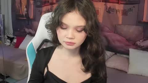 Emilyhaves online show from November 18, 11:00 am