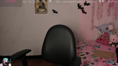 Snapshot of emilycollei chatting on October 22, 5:01 am Emily online show from October 22, 5:01 am