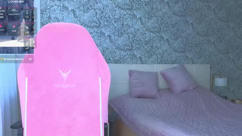 emilydancee online show from February 1, 5:28 am