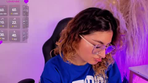 Emilyjonnes  online show from June 4, 4:39 am