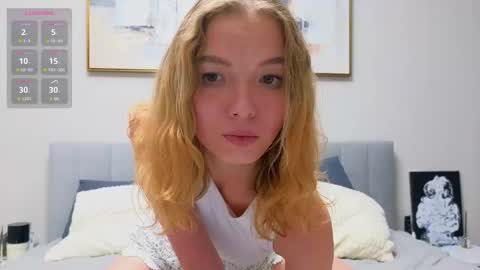 Snapshot of emilyluvo chatting on October 14, 11:40 pm Emily online show from October 14, 11:40 pm