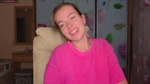 Snapshot of emilyrobbie chatting on October 21, 7:18 pm Emily Robbie online show from October 21, 7:18 pm