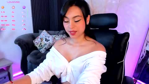 Snapshot of emilyruiz1 chatting on October 23, 11:27 am Emily online show from October 23, 11:27 am