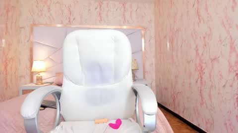 Emily  2200 - 600GMT-5 online show from March 5, 9:43 pm