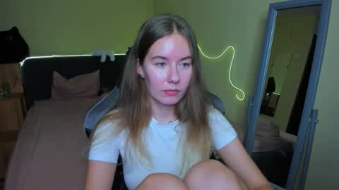 Emily online show from November 19, 6:19 pm