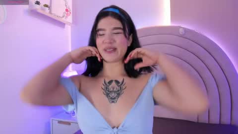 emilyygrey online show from March 24, 11:59 am