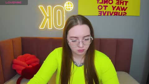 emma_adorablle online show from February 12, 1:41 am