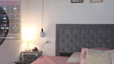Snapshot of emma_blake__ chatting on October 21, 6:50 am Emma online show from October 21, 6:50 am