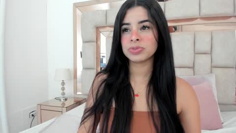 Snapshot of emma_castilloo chatting on December 29, 4:19 pm Emma Castillo online show from December 29, 4:19 pm