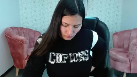 Snapshot of emma_garciaa_ chatting on March 12, 8:09 pm emma online show from March 12, 8:09 pm