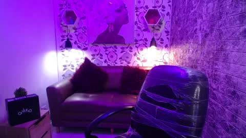 Snapshot of emma_garciaa_ chatting on January 29, 3:33 am emma online show from January 29, 3:33 am