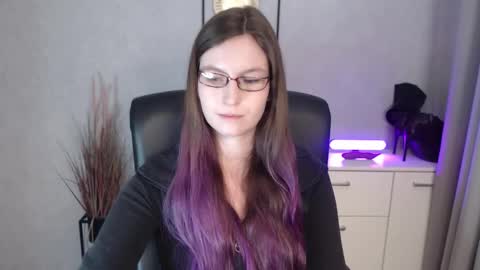 emma online show from November 21, 7:32 am