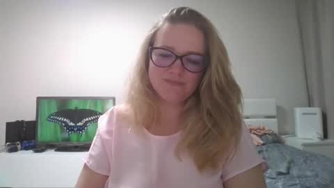 emma_misty_ online show from April 25, 5:10 pm