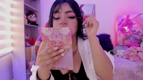 EMMA  online show from November 28, 6:44 pm