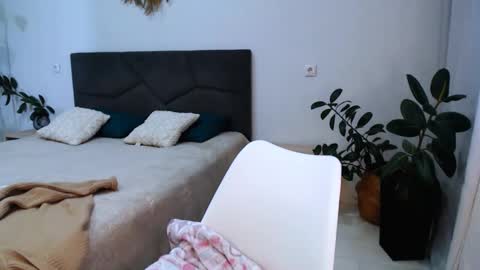 Emma online show from April 17, 2:57 am