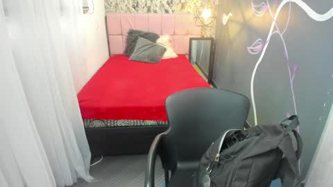 Emma Evans online show from February 3, 11:53 am