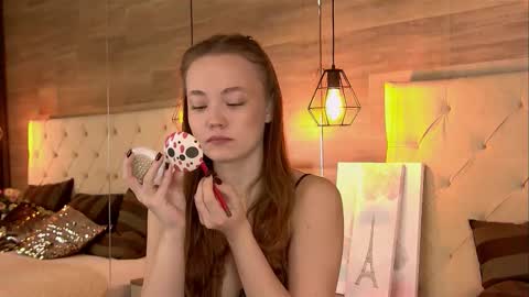 EmmaCamm online show from November 18, 9:43 am