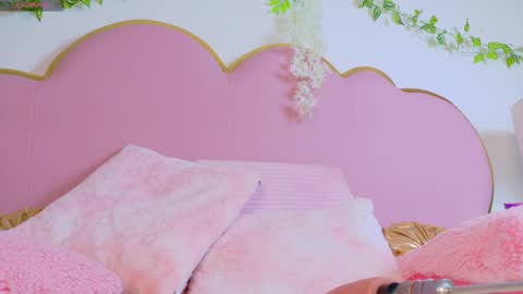 Welcome Im yosein  Your love is my passion activate it with your tips and enjoy with me online show from October 25, 1:24 am