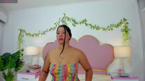 Snapshot of emmacrush chatting on September 28, 8:58 pm Welcome Im yosein Your love is my passion activate it with your tips and enjoy with me online show from September 28, 8:58 pm