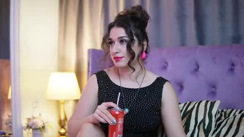  Emma  online show from January 7, 7:06 pm