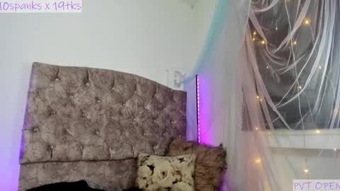 Emms  Drive me crazy with your love online show from October 1, 7:52 pm