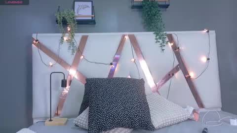 E M M A   online show from February 13, 4:47 am