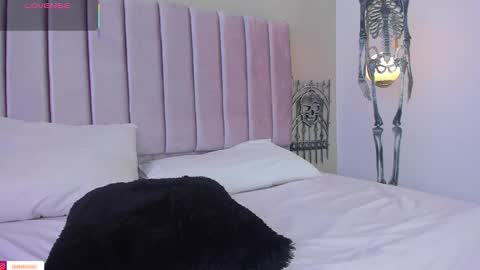 Emily online show from October 15, 8:33 pm