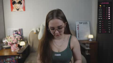 Mia online show from February 18, 7:02 pm