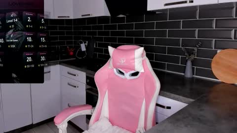 Emma online show from December 18, 8:35 pm