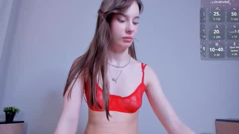 Snapshot of emmelieflorence chatting on October 17, 5:16 pm Emmelie online show from October 17, 5:16 pm