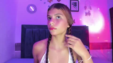 Emmie online show from April 18, 11:26 pm