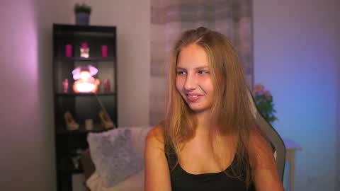 Emmie online show from November 20, 2:18 pm