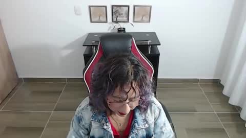 Emmily online show from November 29, 6:39 am