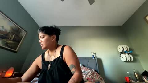 eM online show from December 1, 9:39 pm