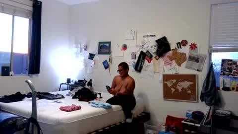 eM online show from February 21, 1:22 am