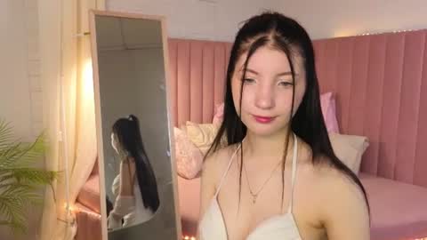 emmy_dreamy_ online show from July 17, 1:43 am