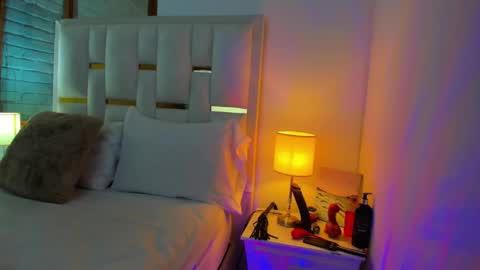 EMYLY  online show from January 19, 4:46 pm