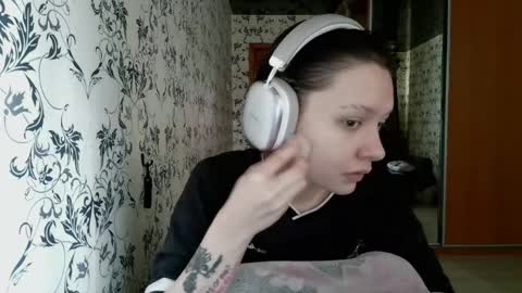 Lucy NEXT STREAM January 5 HNY  online show from April 11, 7:25 am