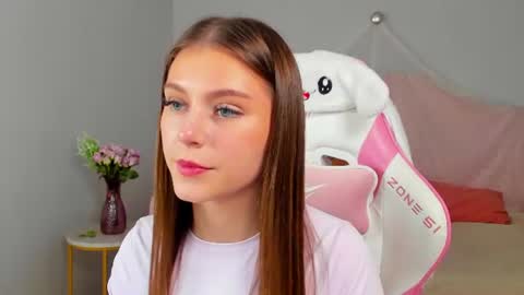 EricaFoxes online show from July 5, 4:23 pm