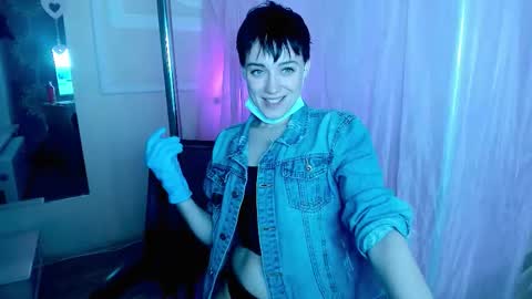 Ericka online show from November 27, 6:11 pm