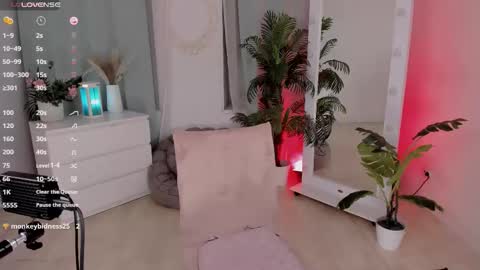 erika_kim online show from November 13, 7:40 am