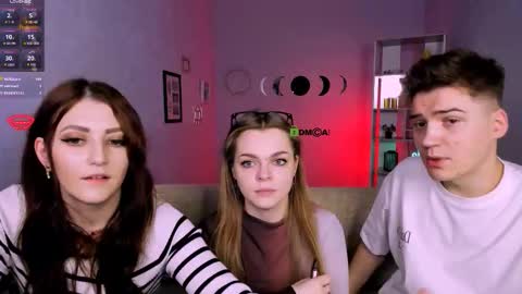 esma_shine online show from November 23, 8:32 pm