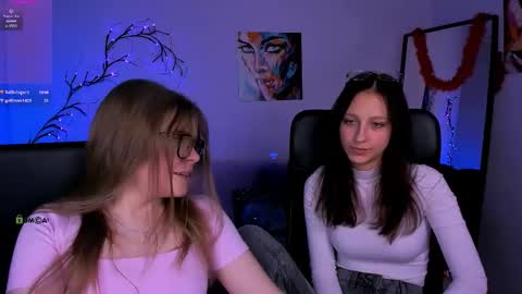 esma_shine online show from November 15, 9:38 pm